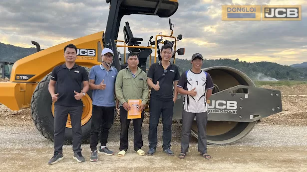 B&agrave;n giao xe lu rung 116D JCB