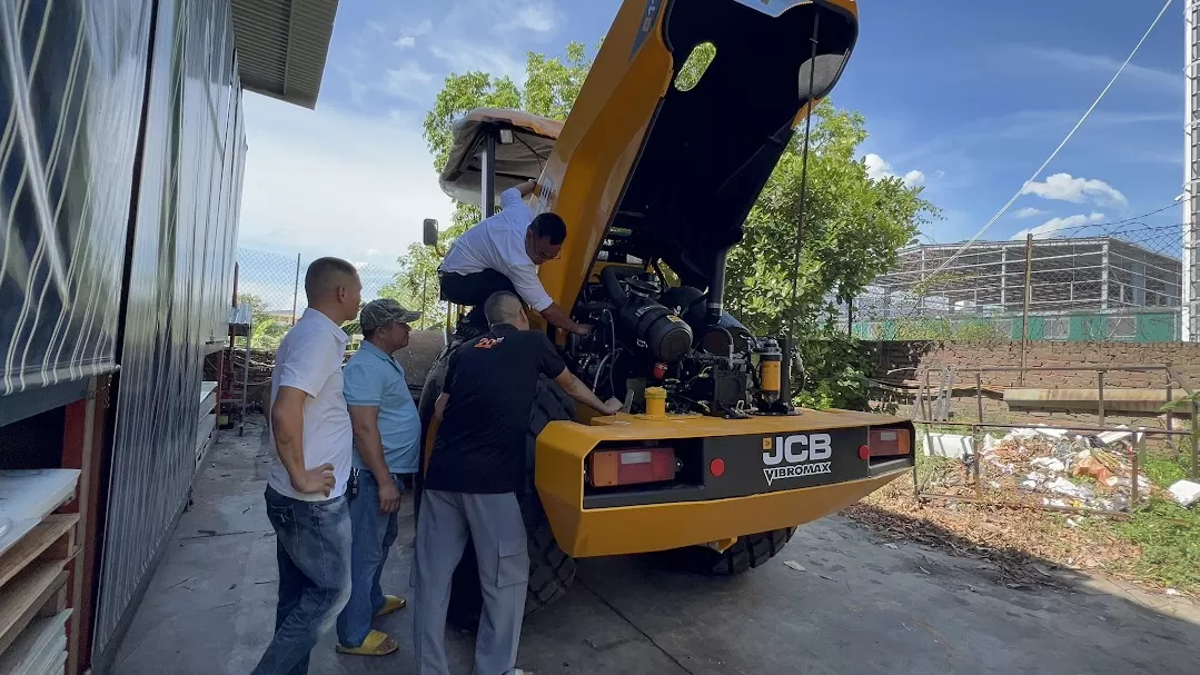 Xe lu rung JCB 116 bảo dưỡng