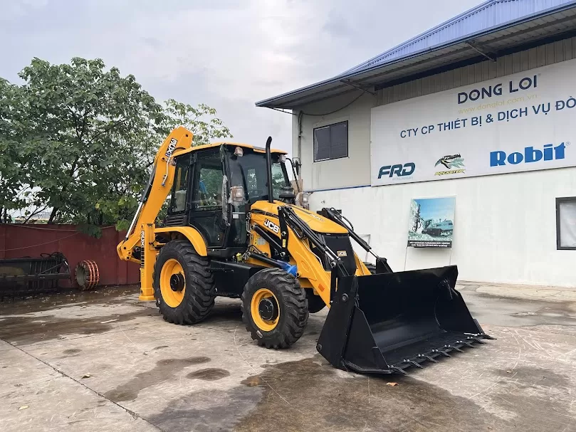 Lựa chọn máy xúc nào để dọn dẹp bùn đất sau bão lũ