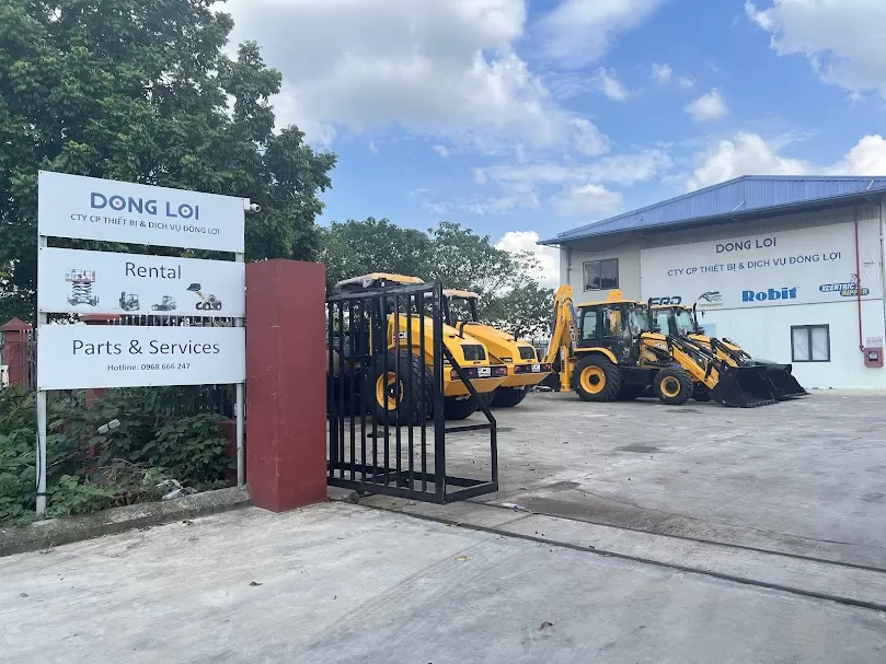 Lựa chọn máy xúc nào để dọn dẹp bùn đất sau bão lũ