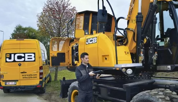 Máy xúc đào bánh lốp JCB JS145