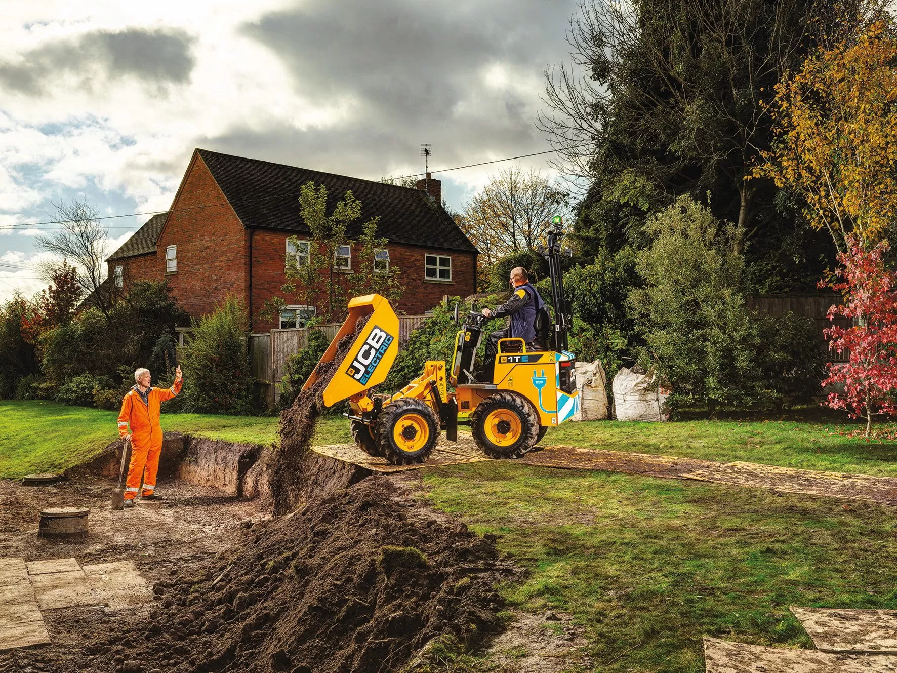 Xe ben chở vật liệu JCB 1TE động cơ điện