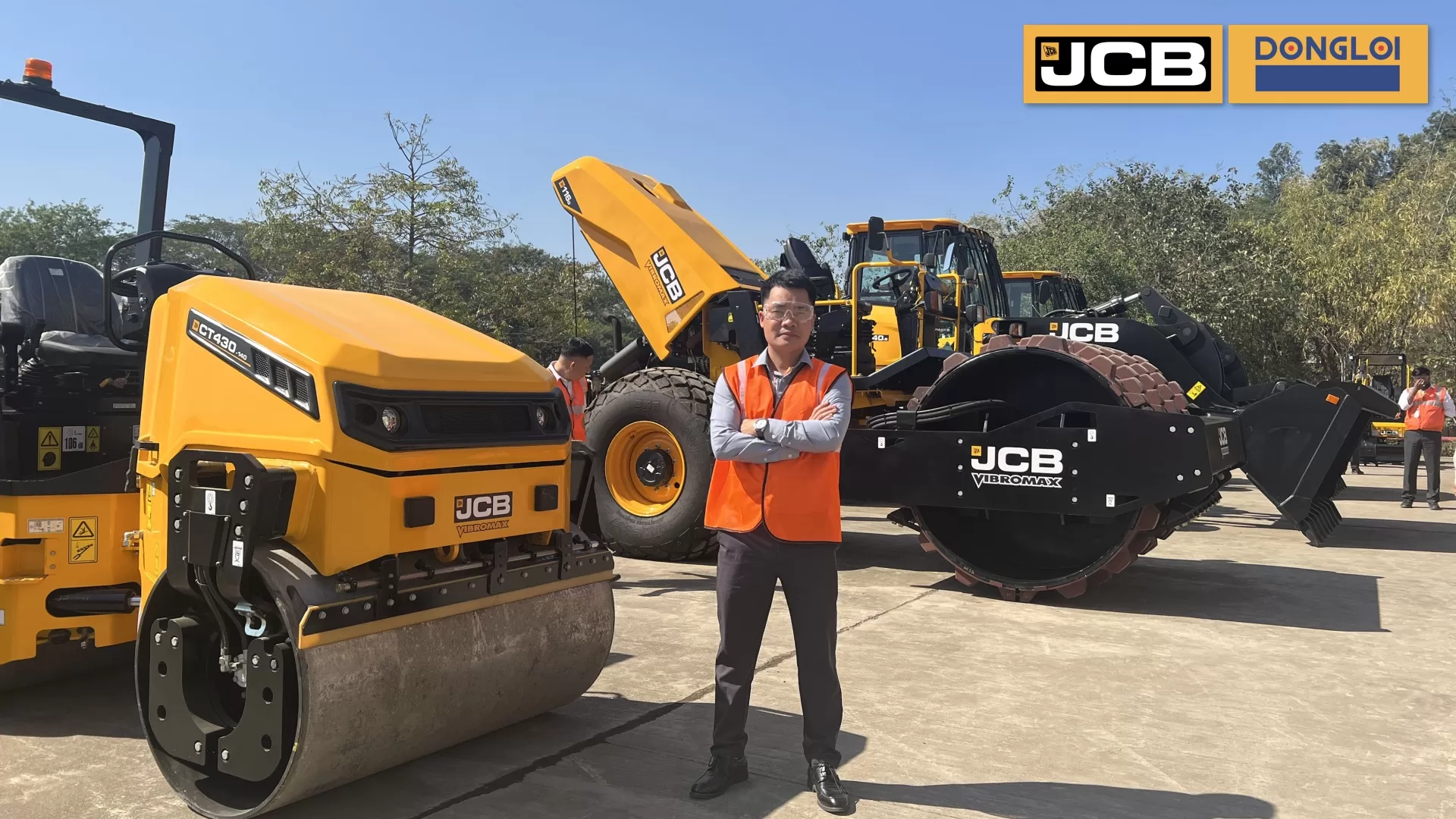 Xe lu 2 b&aacute;nh th&eacute;p JCB