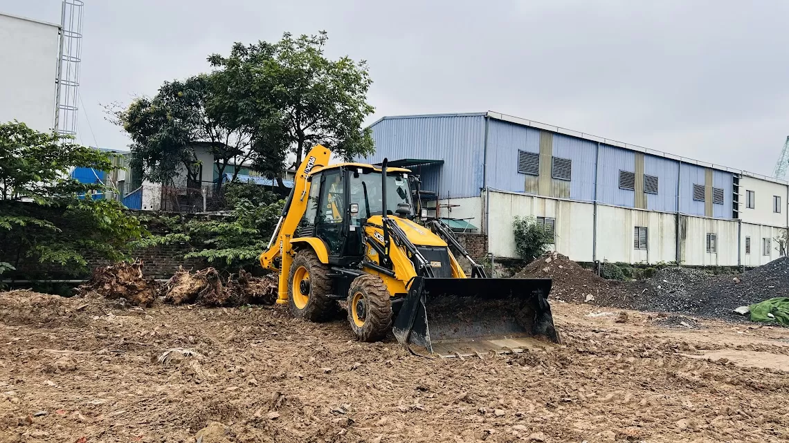 Máy Xúc Đào Liên Hợp JCB 3CX – Giải Pháp Tối Ưu Bảo Trì Sân Golf Từ Đồng Lợi