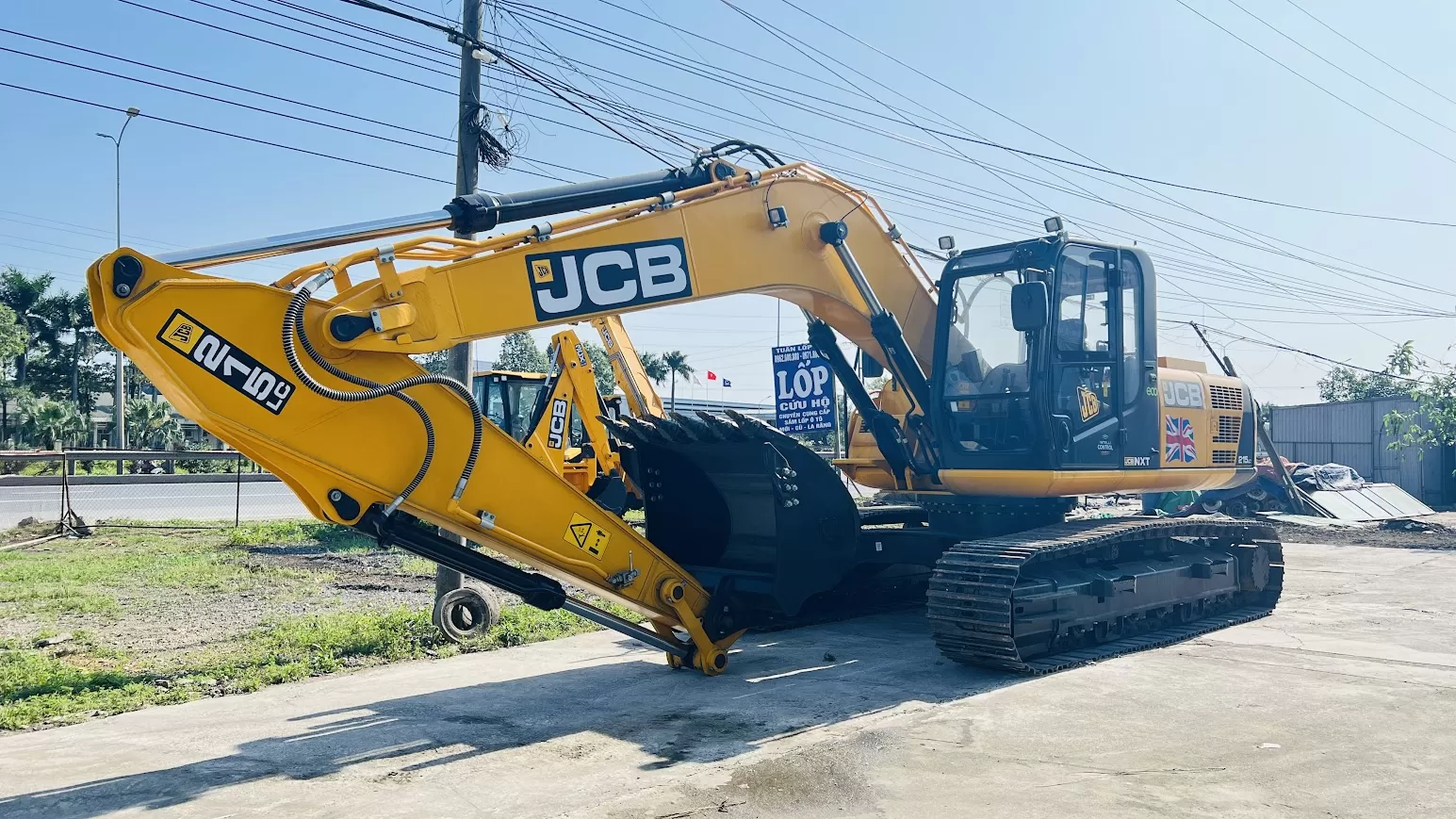 Máy xúc đào bánh xích JCB 215LC HD - Fuel master