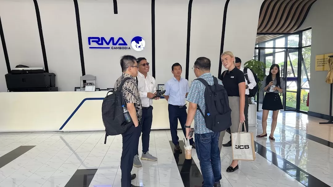 Đồng Lợi – Đại lý JCB Việt Nam tham quan & đào tạo tại đại lý JCB Cambodia