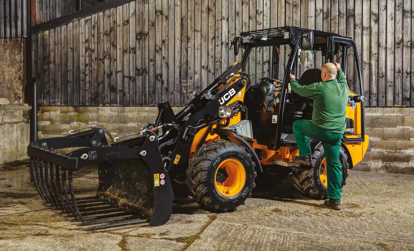 Xe xúc lật bánh lốp JCB 403 PLUS