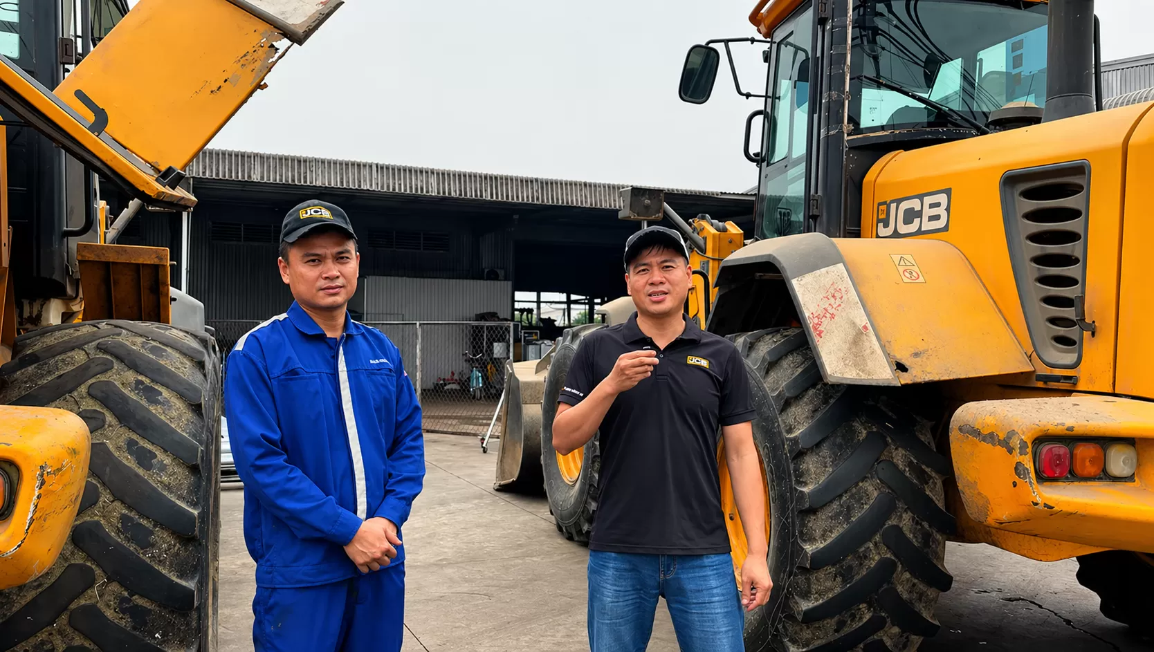 Bộ đôi máy xúc lật JCB 426 & 436 – Minh chứng độ bền tại trang trại bò sữa lớn tại Việt Nam