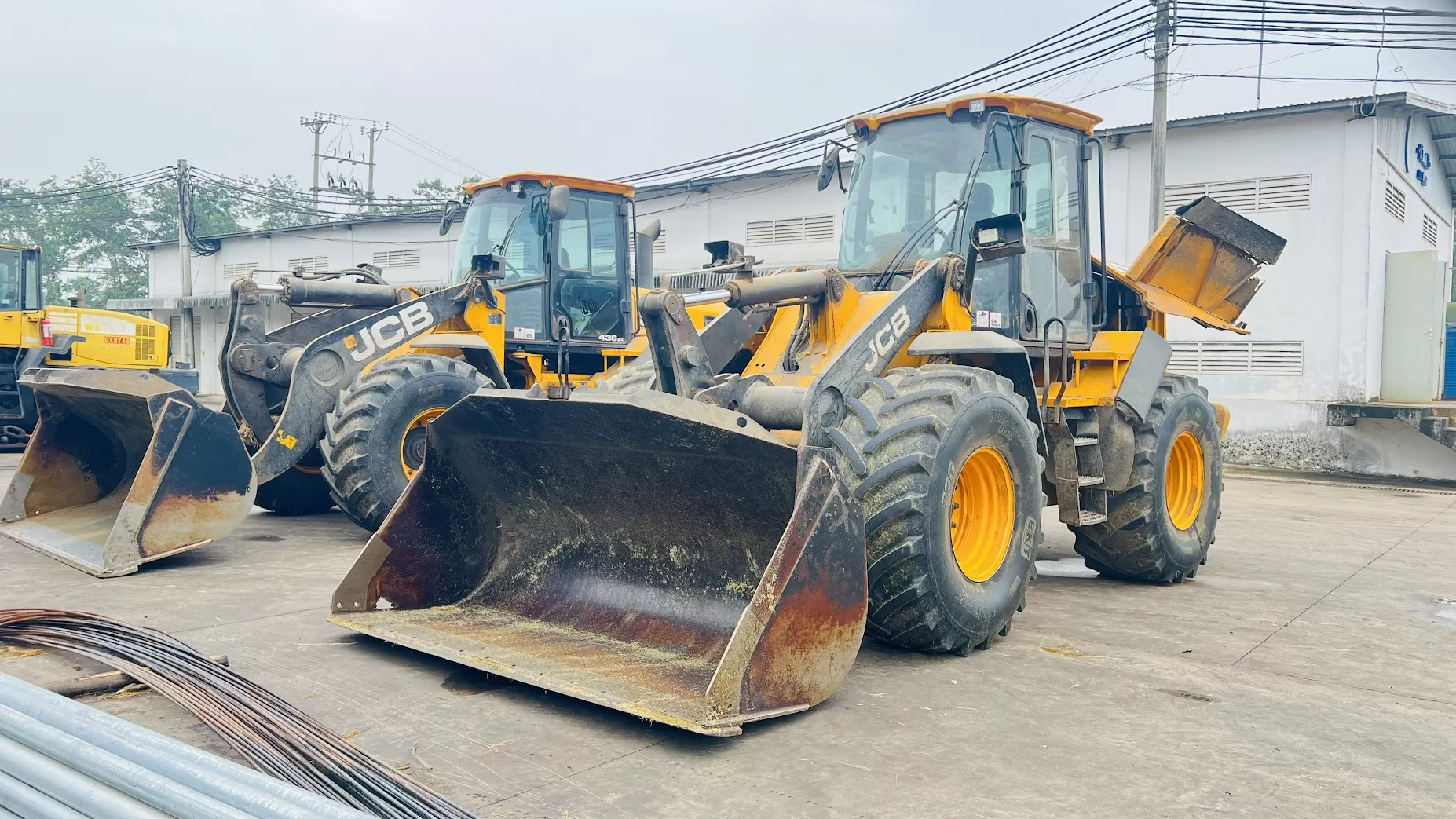 Bộ đôi máy xúc lật JCB 426 & 436 – Minh chứng độ bền tại trang trại bò sữa lớn tại Việt Nam
