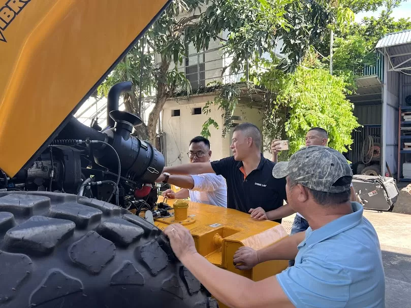 Hướng dẫn vận hành thiết bị JCB trước khi bàn giao cho khách hàng