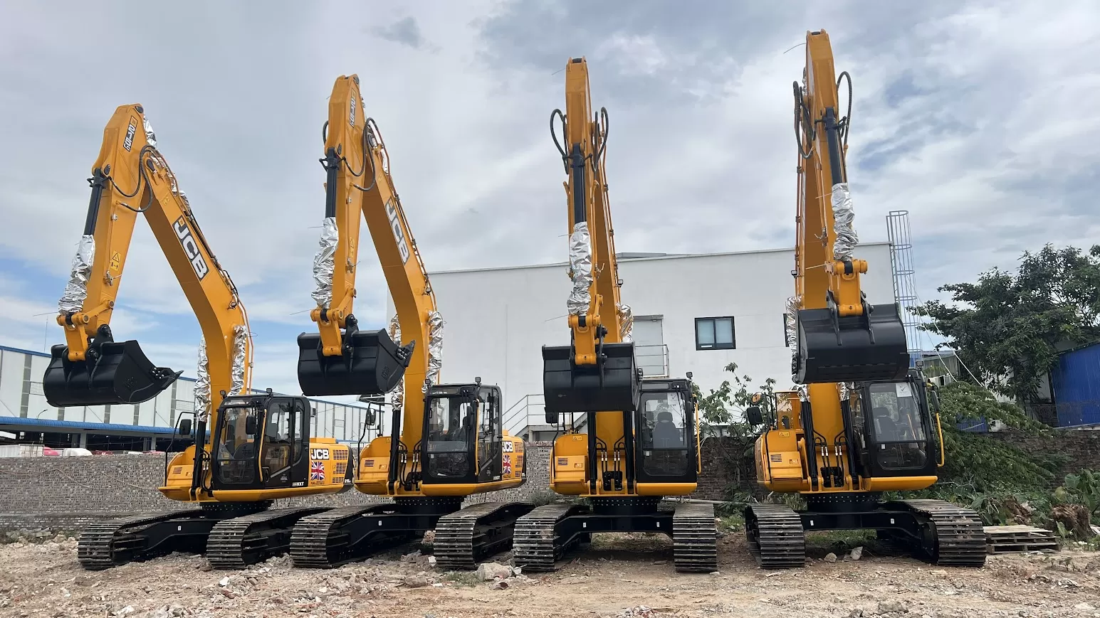 Máy xúc đào bánh xích JCB 215LC HD - Fuel master